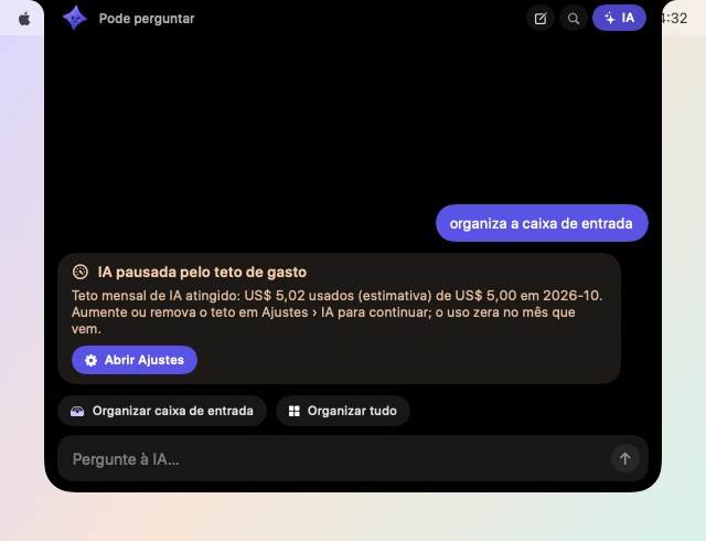 A ilha avisando que a IA foi pausada pelo teto de gasto mensal, com um botão para abrir os Ajustes.